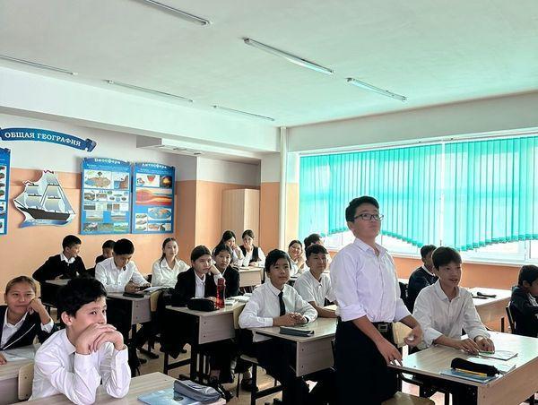 8-11 сынып сынып жетекшілері «Рақымжан Қошқарбаев. Рейхстаг үстіндегі ту» атты тақырыпта  сынып сағаттарын өткізді