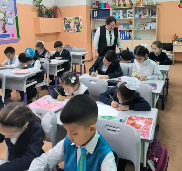 "Көңілді қыс" тақырыбында бастауыш сынып оқушыларымен сурет салу байқауы.