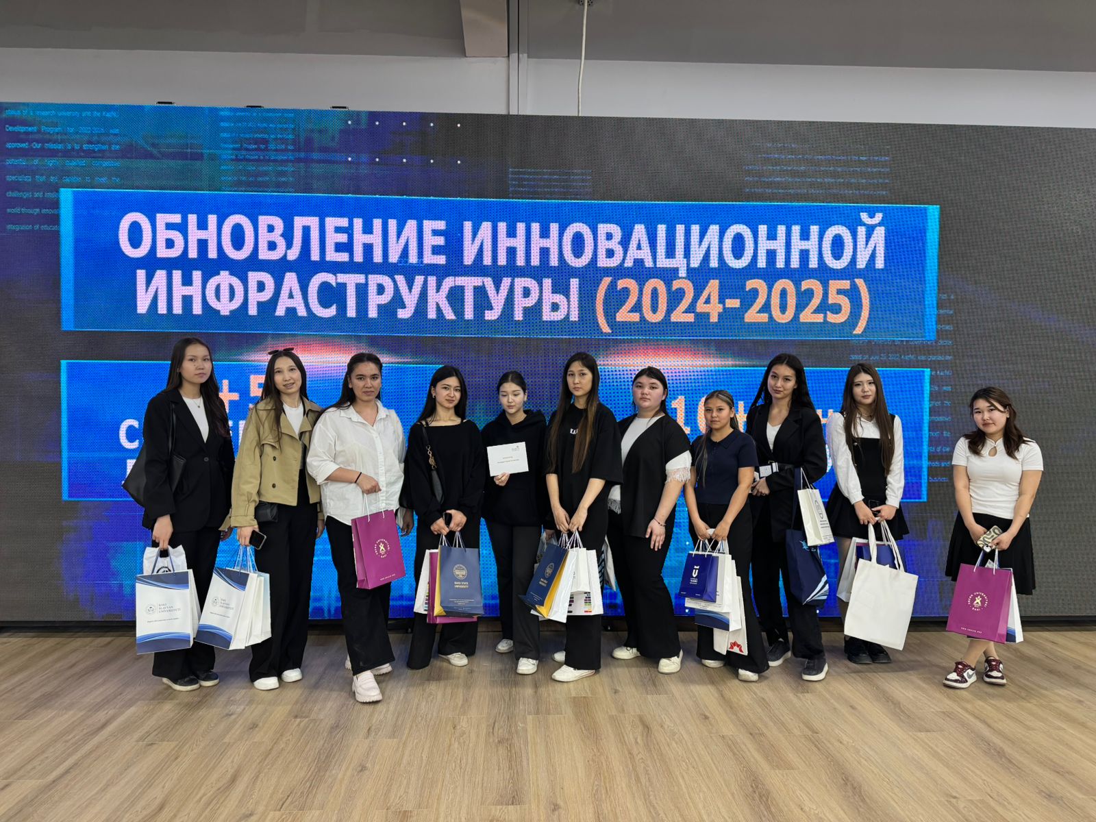 Профориентационная выставка в КазГУ с участием представителей разных Азербайджанских университетов и министра их образования